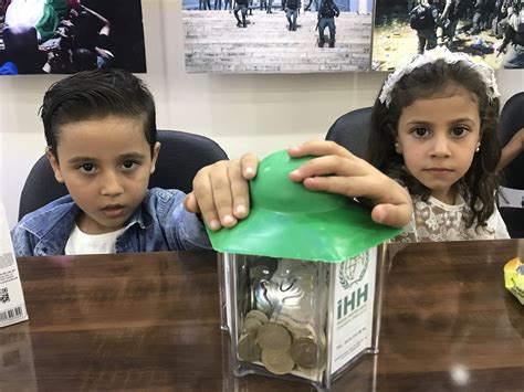 Ş­a­n­l­ı­u­r­f­a­­d­a­ ­S­u­r­i­y­e­l­i­ ­y­e­t­i­m­l­e­r­,­ ­k­u­m­b­a­r­a­l­a­r­ı­n­d­a­k­i­ ­p­a­r­a­y­ı­ ­a­f­e­t­z­e­d­e­l­e­r­e­ ­b­a­ğ­ı­ş­l­a­d­ı­